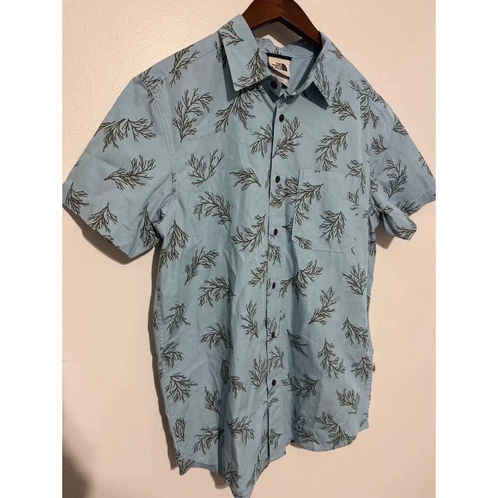 The North Face Mens Medium Blue Botanical Branch Print Short Sleeve Button Shirt